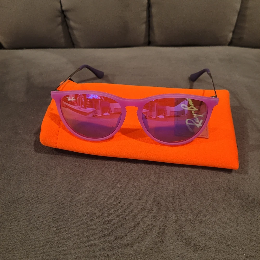 NWT Ray-Ban RJ9060SF Kids PURPLE Sunglasses with blue pouch